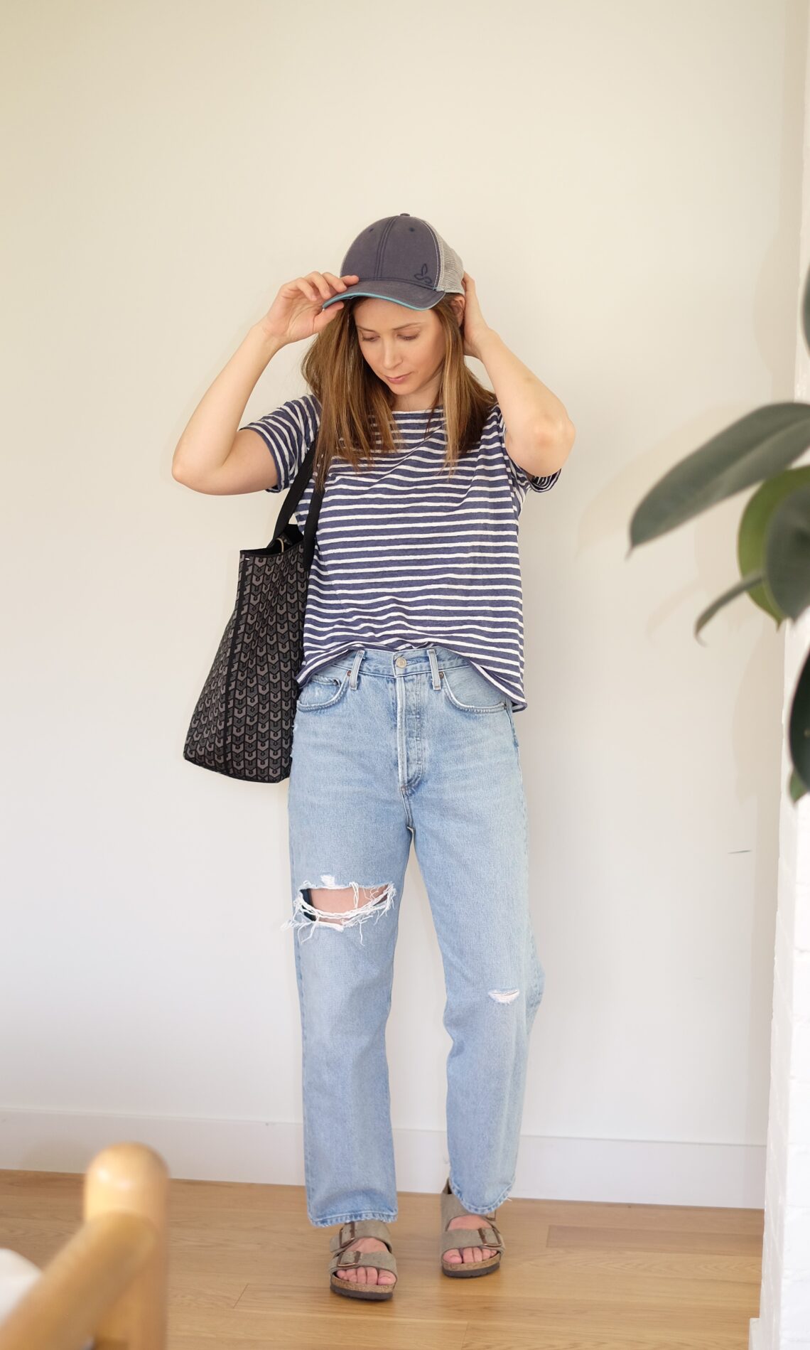 How to wear wide leg jeans as a petite millennial