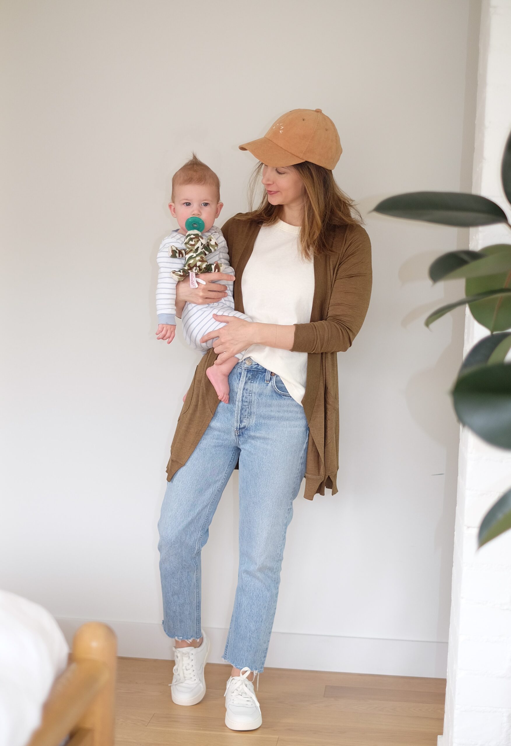 Easy Spring Mom Outfit with Sneakers