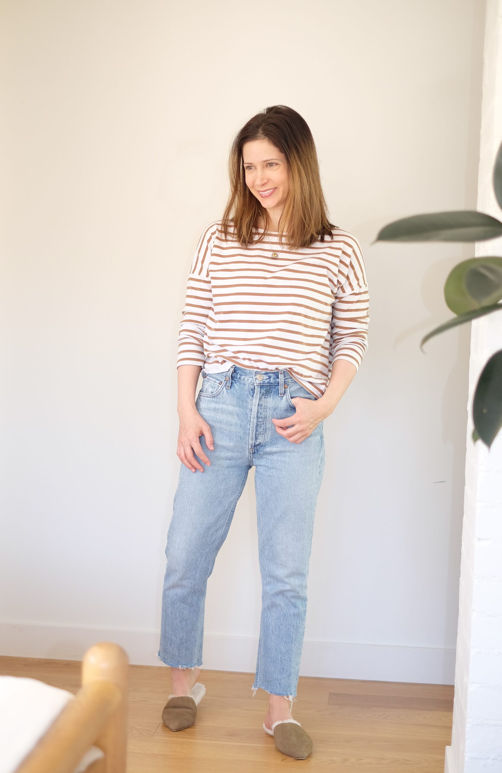 Simple Comfortable Mom Outfit