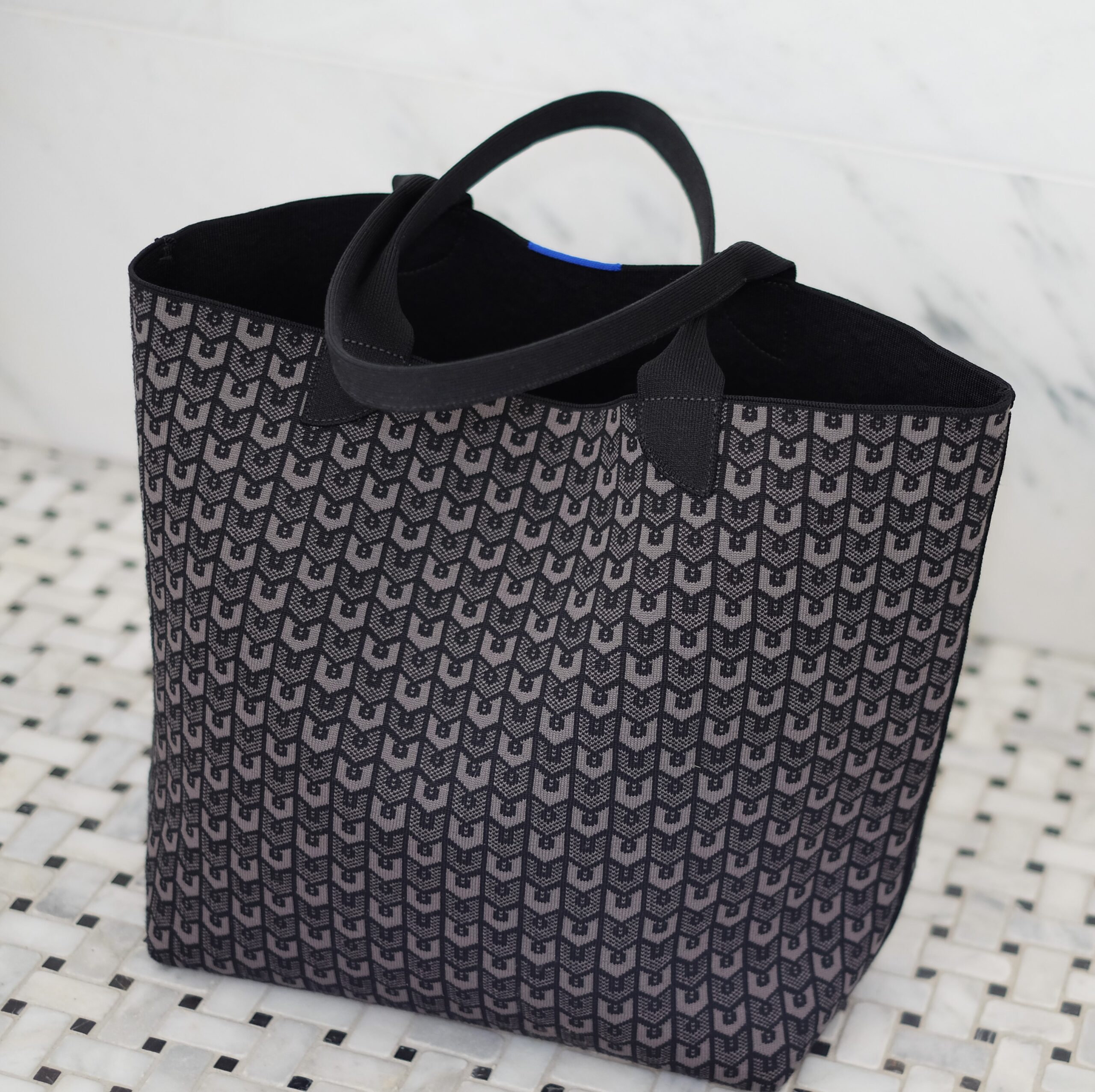 Rothys the lightweight tote review pictures